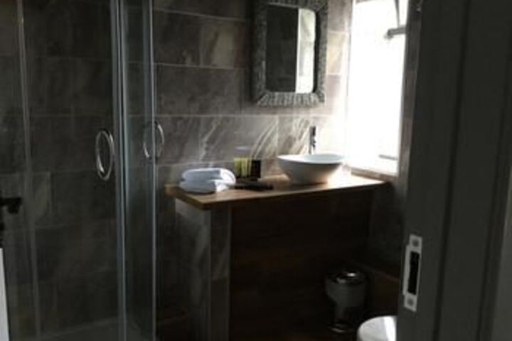 Room 2 of 10