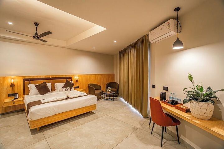 Room 33 of 100