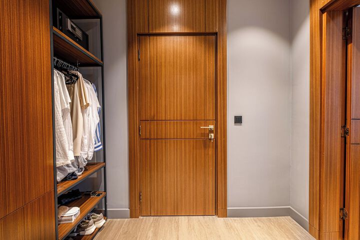 Room 2 of 53