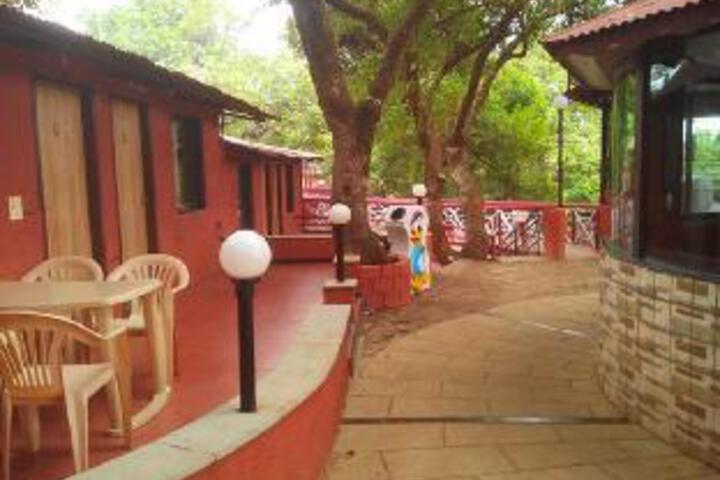 Room 4 of 13