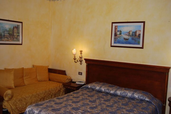Room 17 of 90