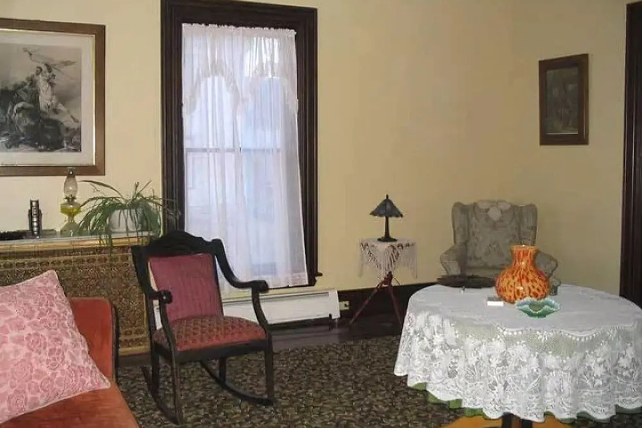 Room 4 of 13