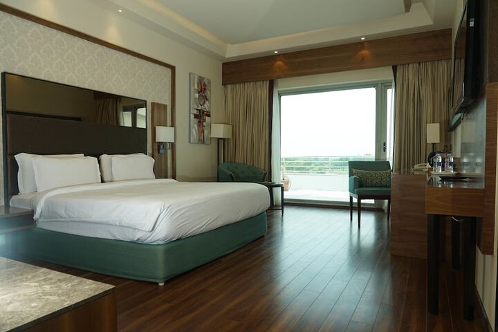 Room 9 of 37