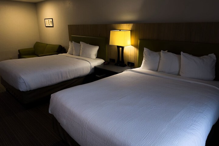 Economy 2 Queen Beds (2 of 7)