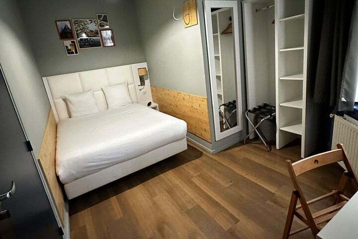 Room 21 of 65