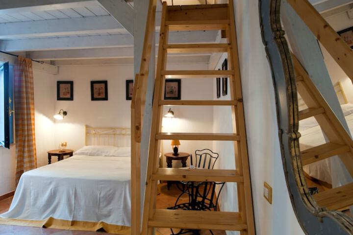 Room 7 of 33