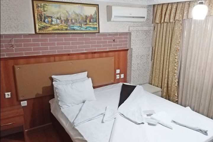 Room 8 of 39