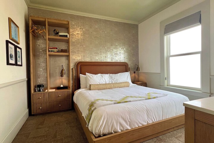 Room 51 of 80