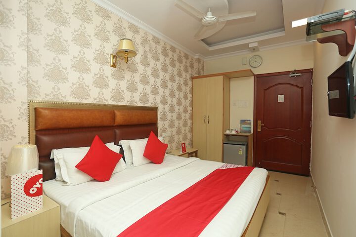 Room 8 of 9