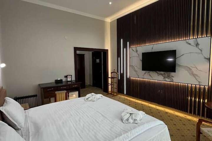 Room 12 of 34