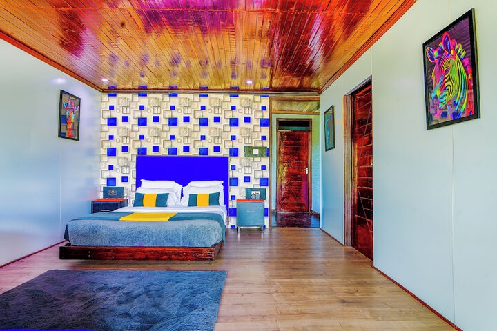 Room 4 of 25