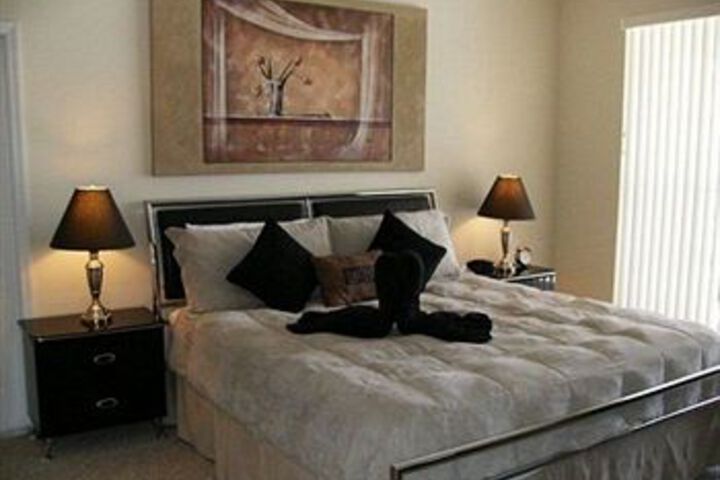 Room 7 of 32