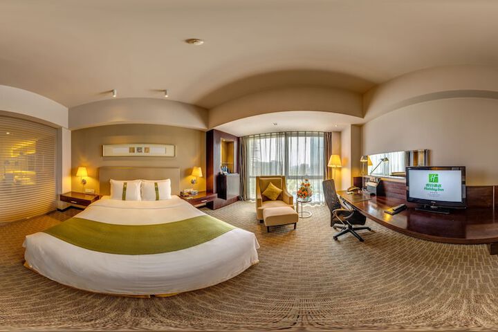 Room 15 of 132