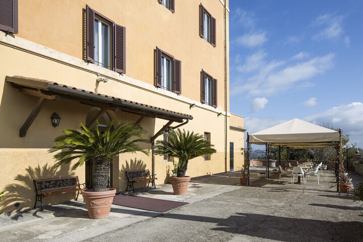 Hotel 76 of 79