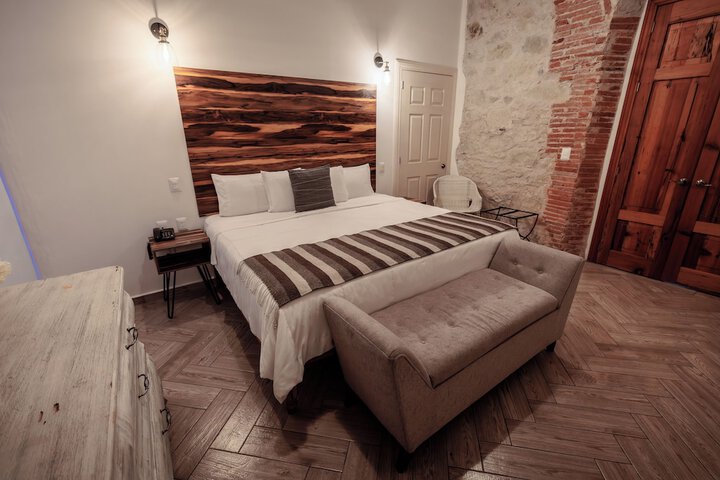 Room 33 of 73