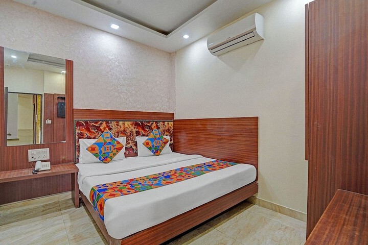 Room 12 of 27