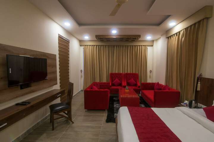 Room 4 of 34