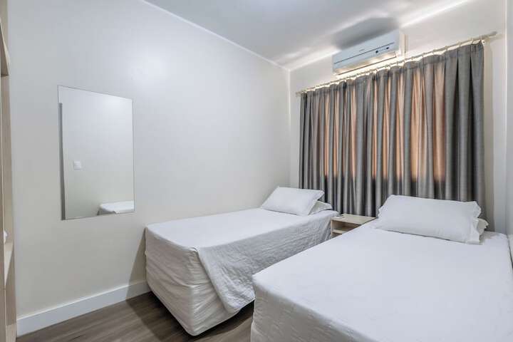 Room 33 of 76