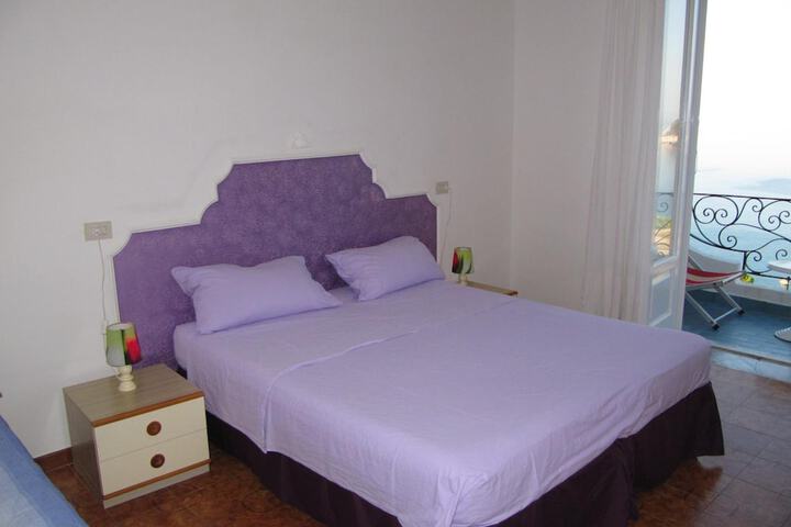 Room 8 of 60