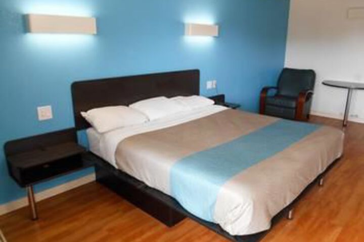 Room 2 of 6