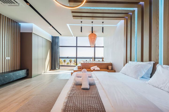 Room 32 of 43