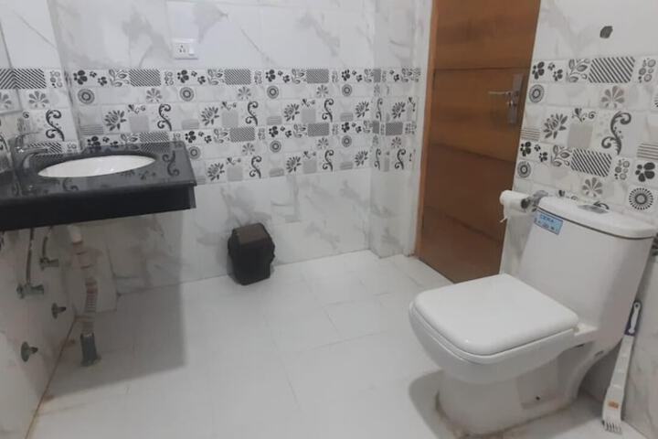 Room 7 of 11