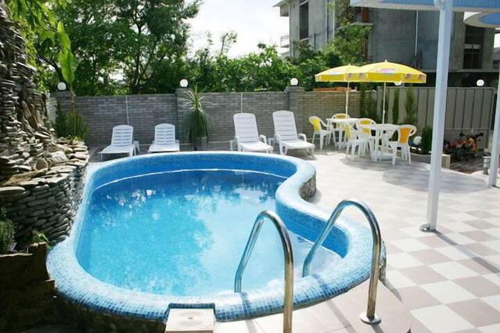 Pool 41 of 51
