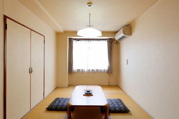 Room 9 of 64