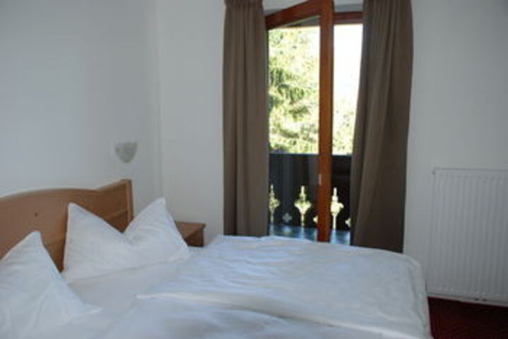 Room 9 of 30