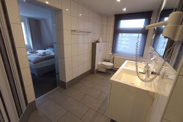 Room 10 of 19