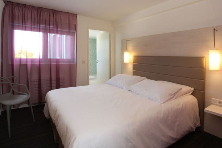 Room 5 of 79