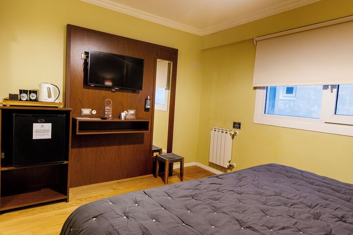 Room 16 of 90