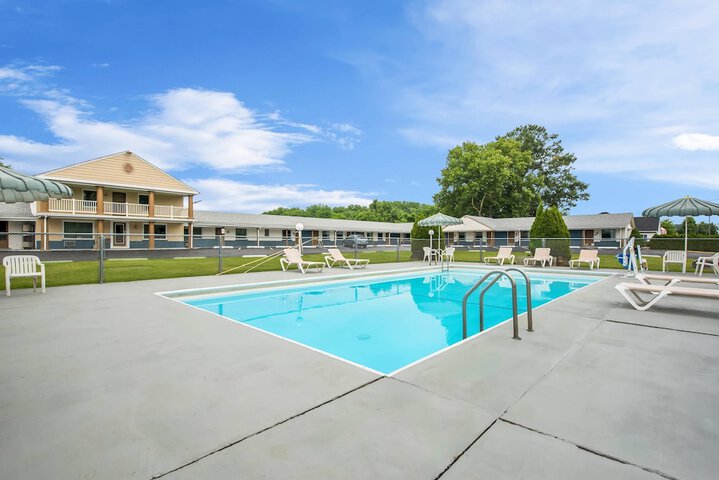 Pool Hotel