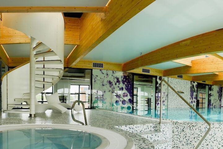 Pool 30 of 64