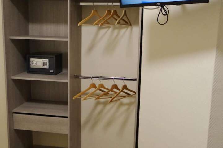 Room 12 of 36