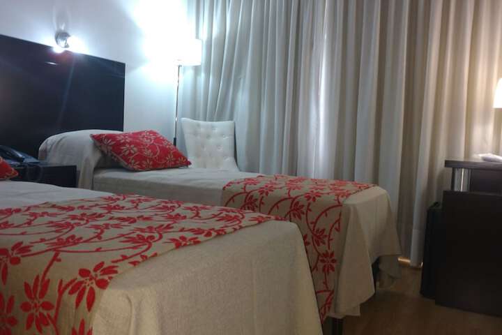 Room 10 of 37