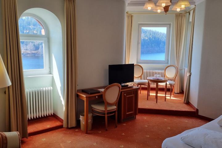 Room 28 of 79