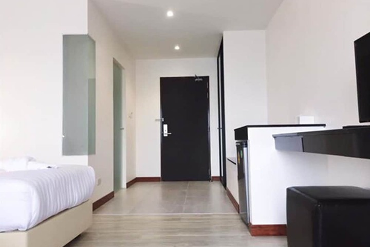 Room 13 of 34