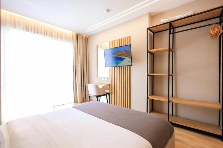 Room 34 of 96
