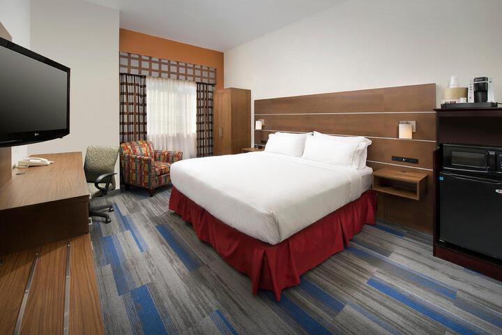 Standard Room, King or Two Doubles (4 of 4)
