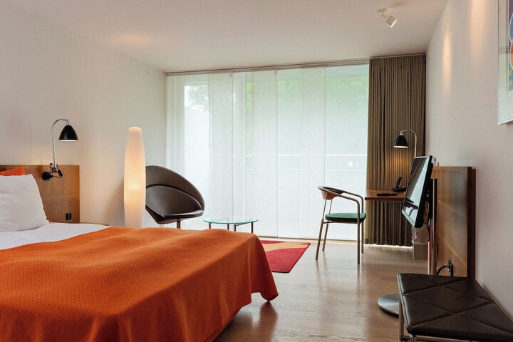 Room 2 of 17