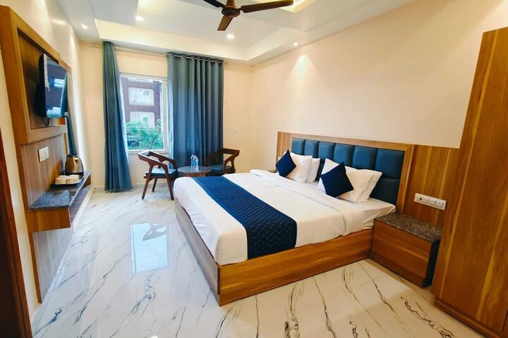 Room 2 of 9