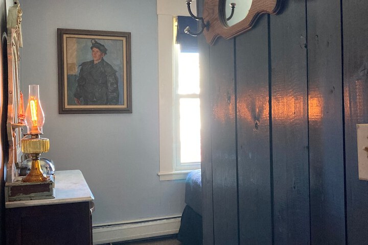 Room 8 of 65