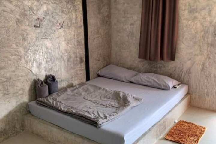 Room 5 of 27