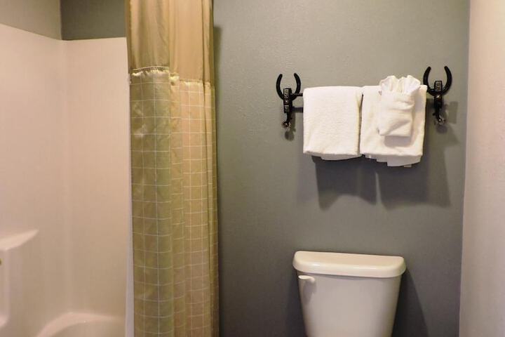 Room 8 of 16