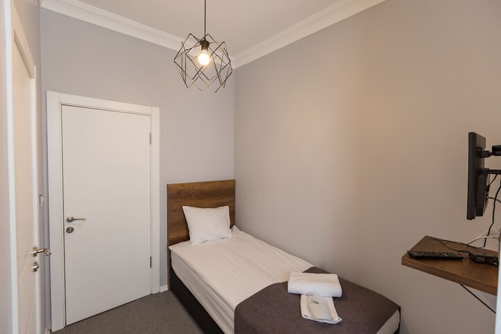 Room 14 of 28