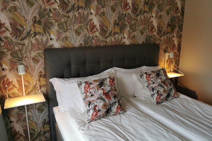 Room 9 of 33