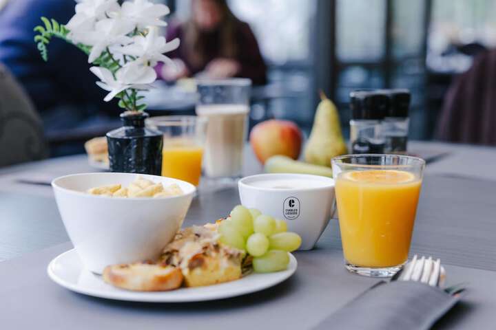 Breakfast/Coffee Service 100 of 136