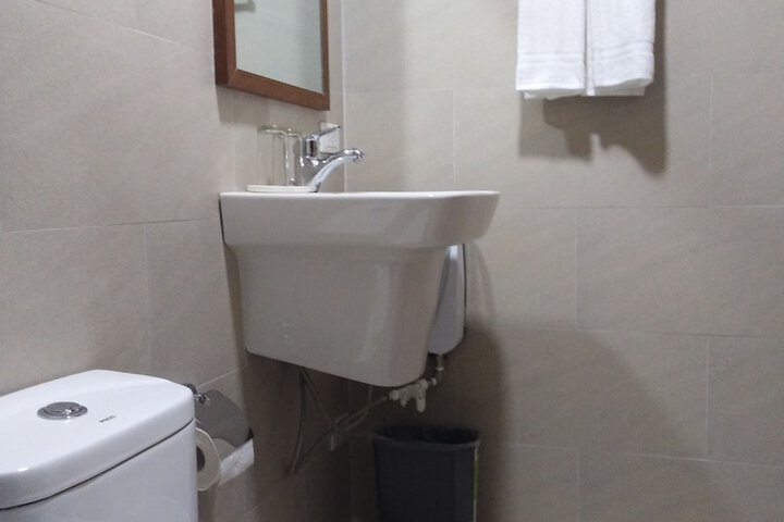 Room 10 of 29