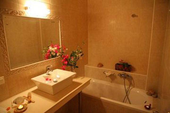 Room 4 of 33